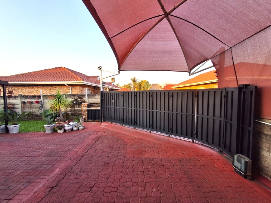 3 Bedroom Property for Sale in Protea Park North West